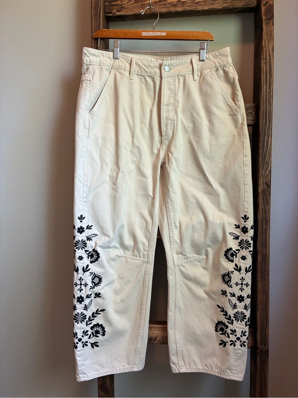 Driftwood Barbara Nordic Floral Embroidered Barrel Leg Jean Women's W30 L26